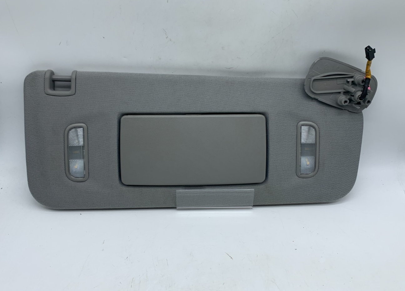 2015-2020 Chevrolet Yukon Passenger Sun Visor Gray Illuminated OEM C02B31004