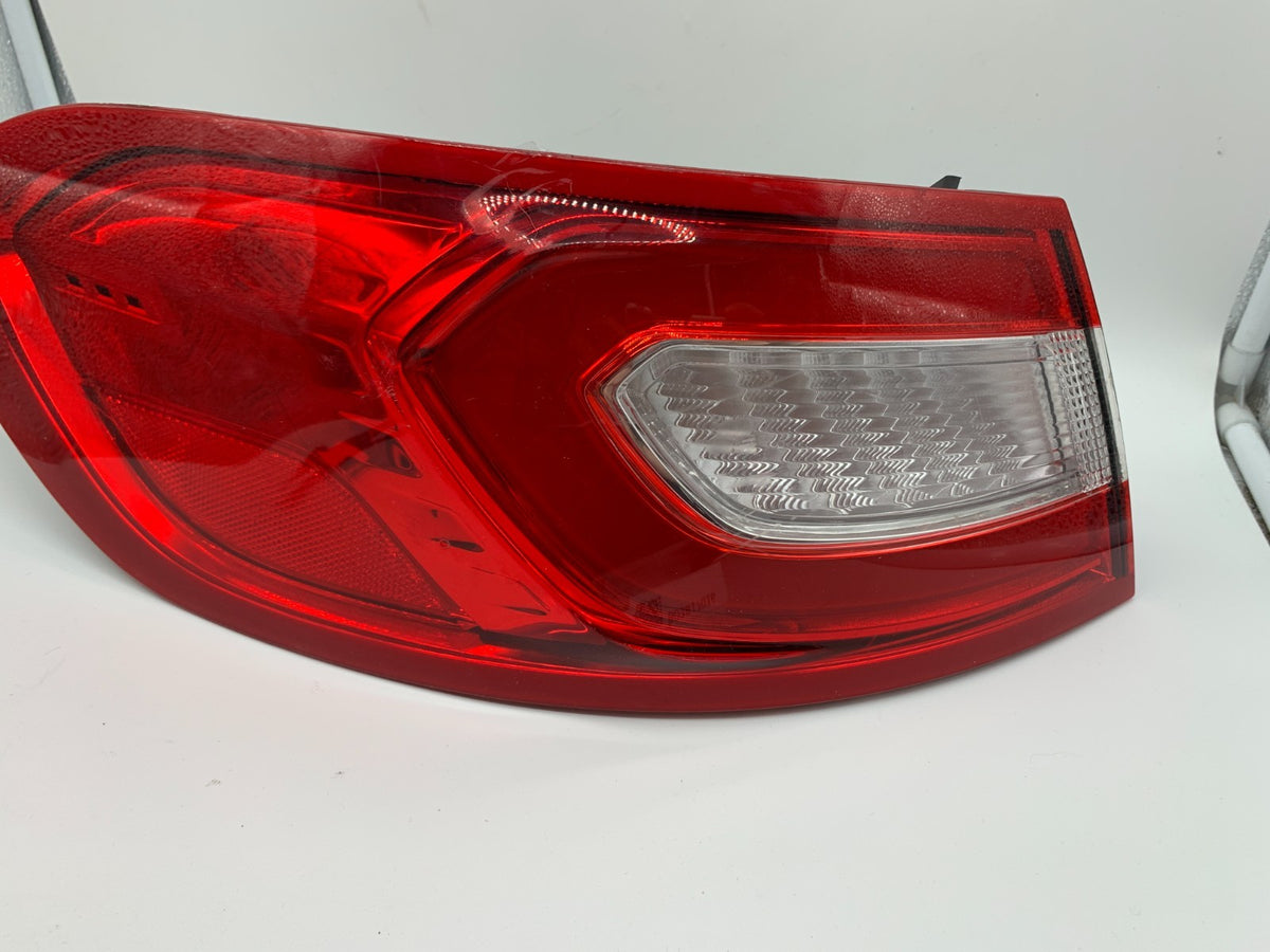 2016-2018 Lincoln MKX Driver Side Tail Light Taillight OEM B03B17008