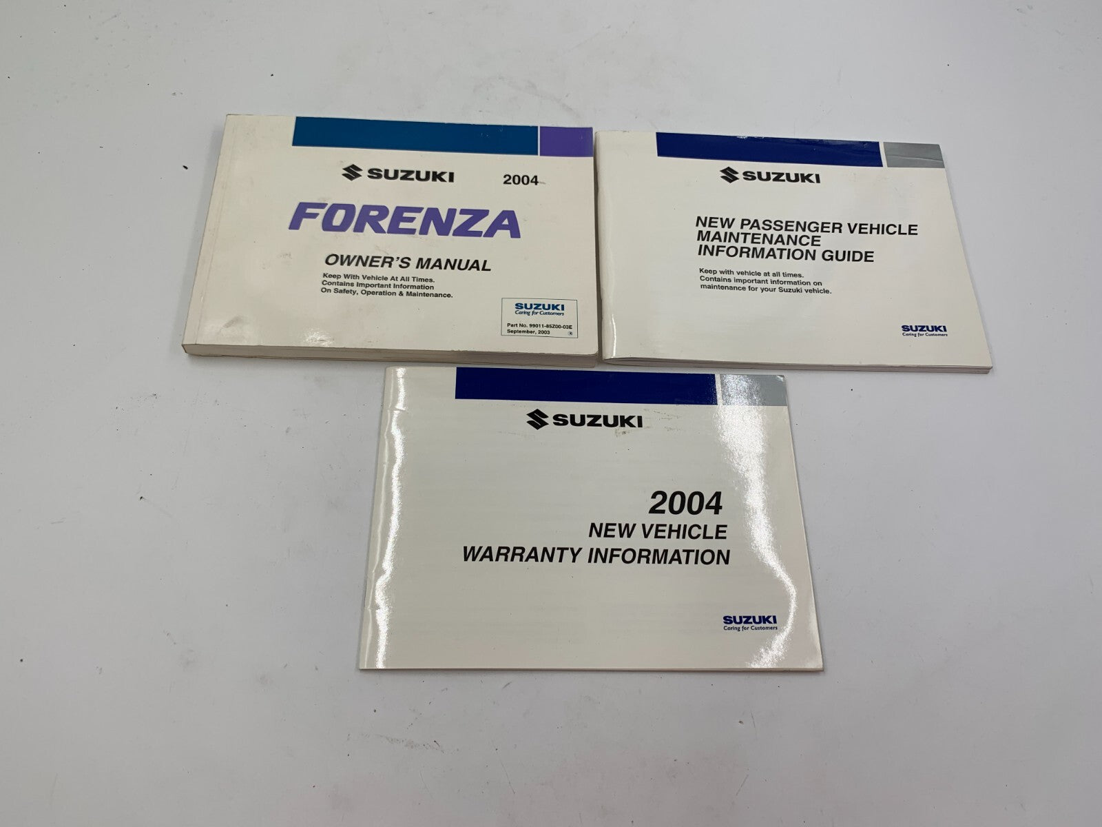 2004 Suzuki Forenza Owners Manual Set with Case B02B22041