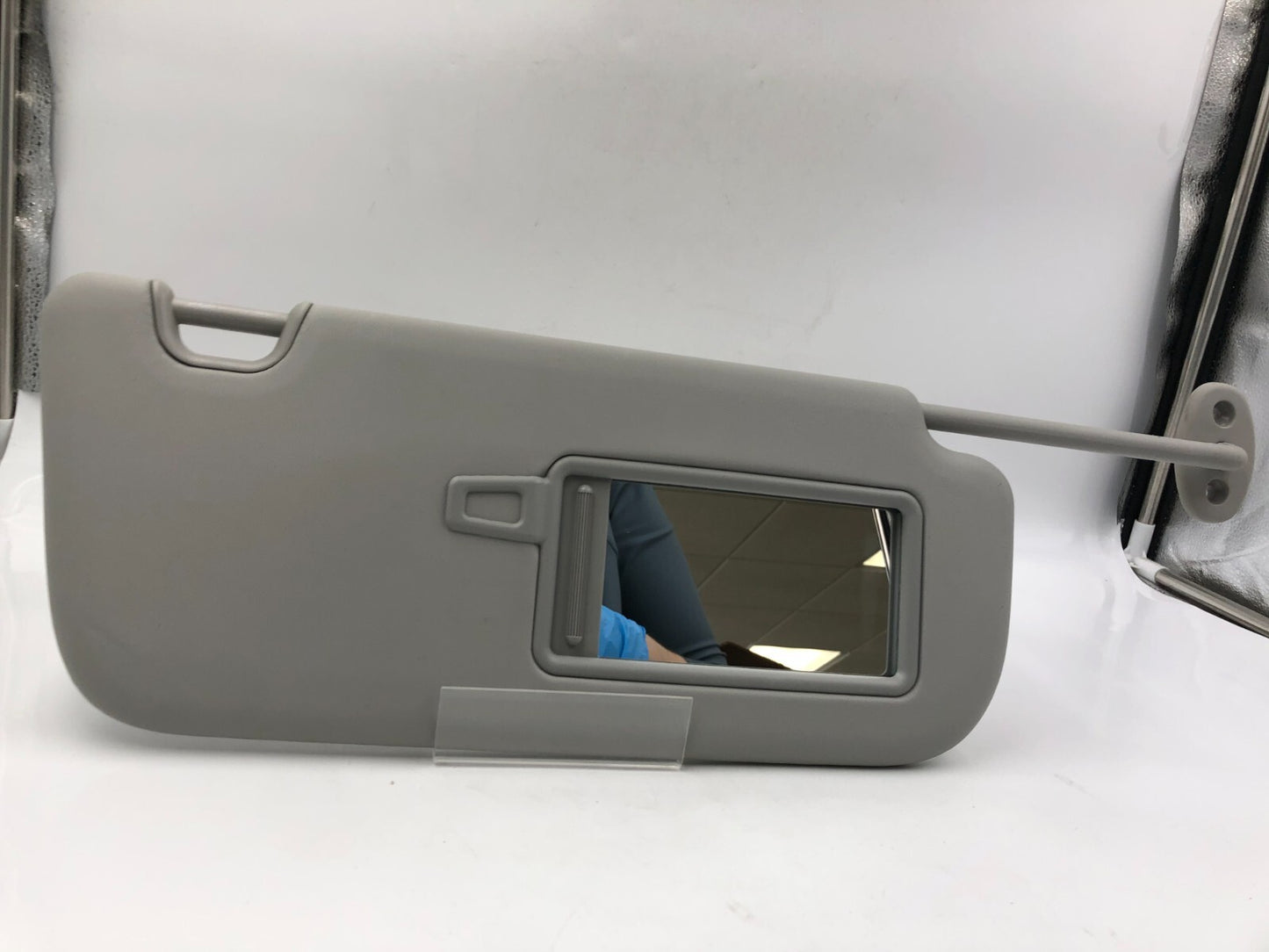 2014-2019 Kia Soul Passenger Sun Visor Gray Illuminated OEM E03B45064