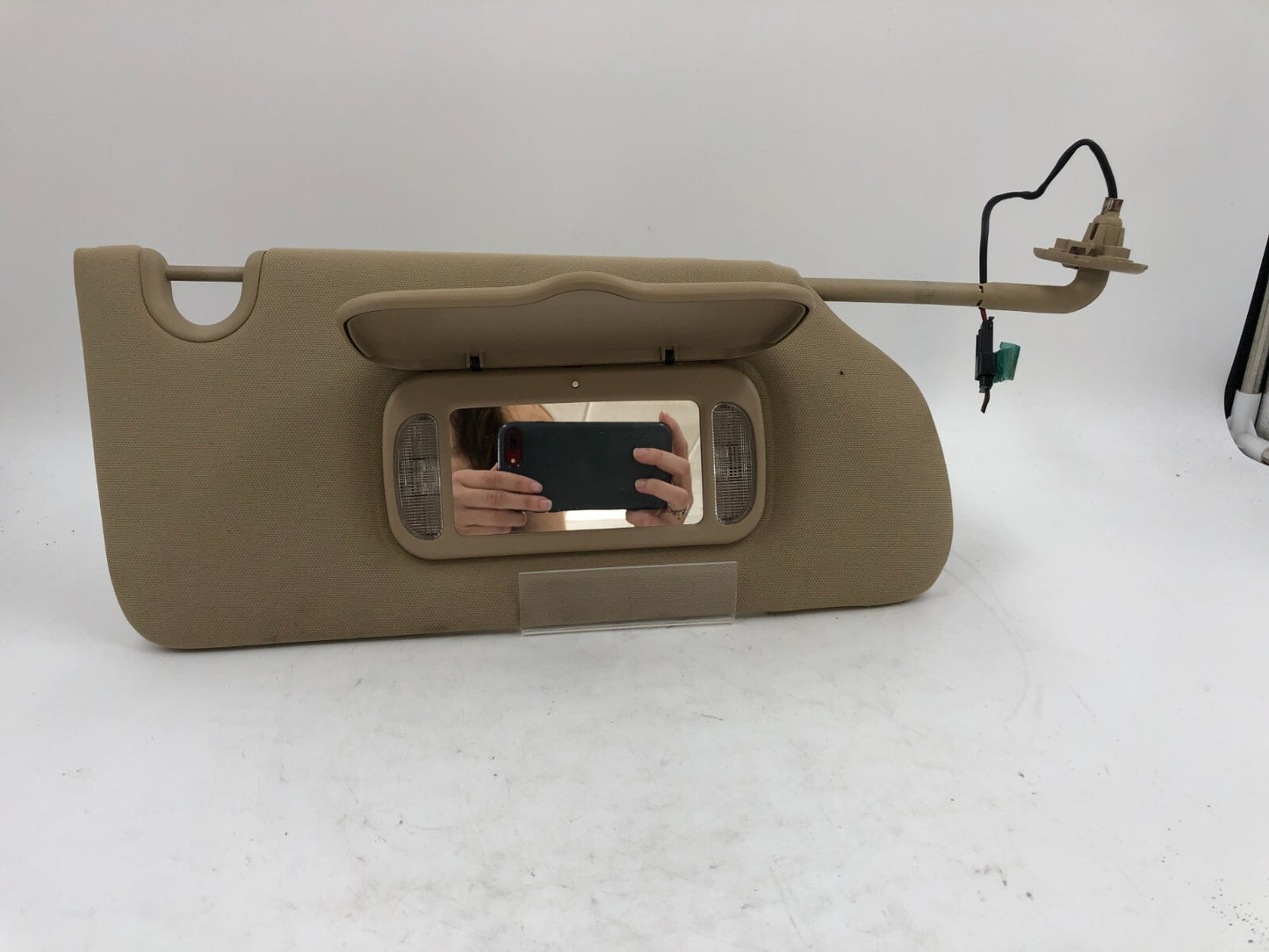 2006-2011 Buick Lucerne Passenger Sun Visor Brown Illuminated OEM B02B32032