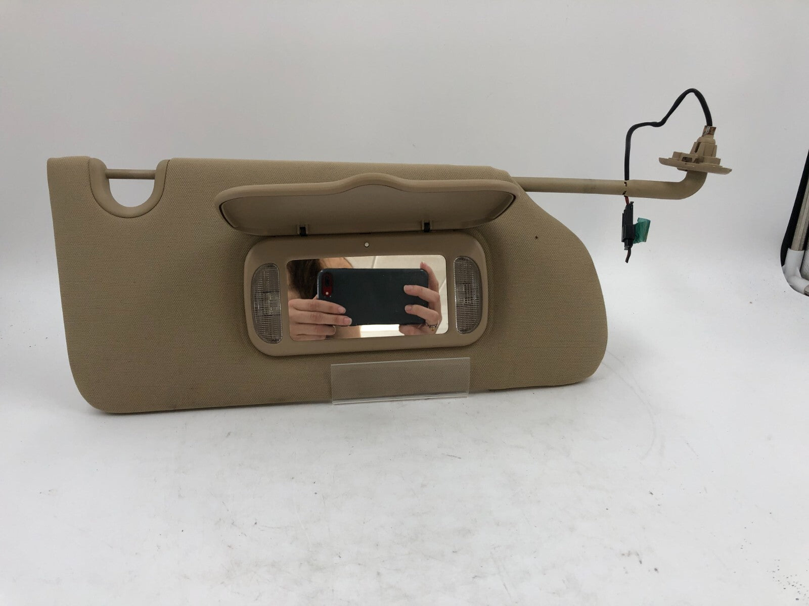2006-2011 Buick Lucerne Passenger Sun Visor Brown Illuminated OEM B02B32032