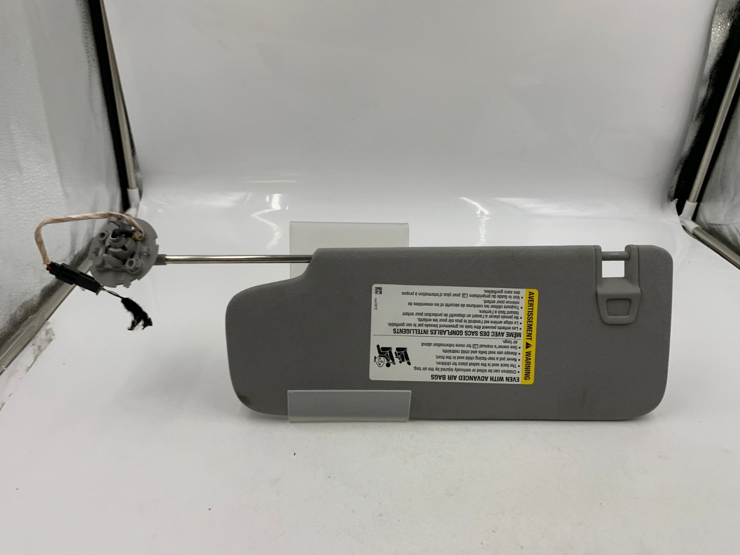 2019-2022 Chevrolet Blazer Passenger Sun Visor Gray Illuminated OEM B03B49024