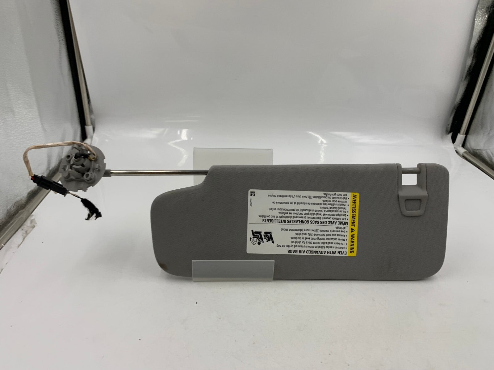 2019-2022 Chevrolet Blazer Passenger Sun Visor Gray Illuminated OEM B03B49024