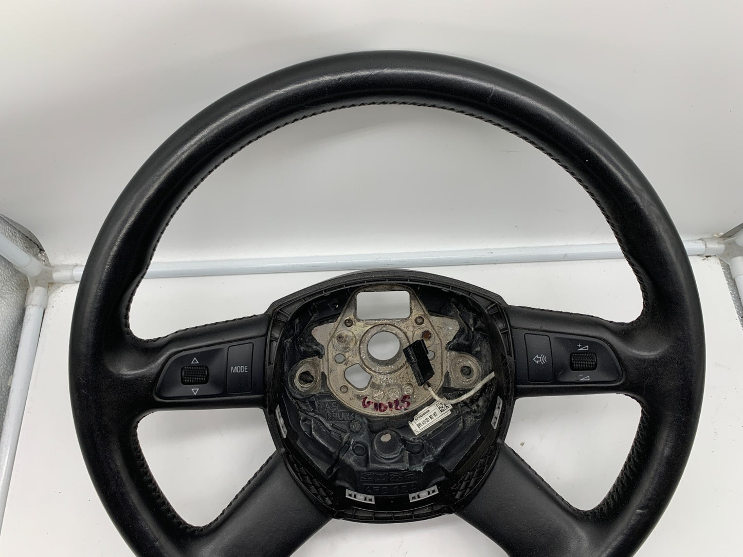 2004-2007 Audi A4 Steering Wheel Assembly Without Airbag OEM C01B09007