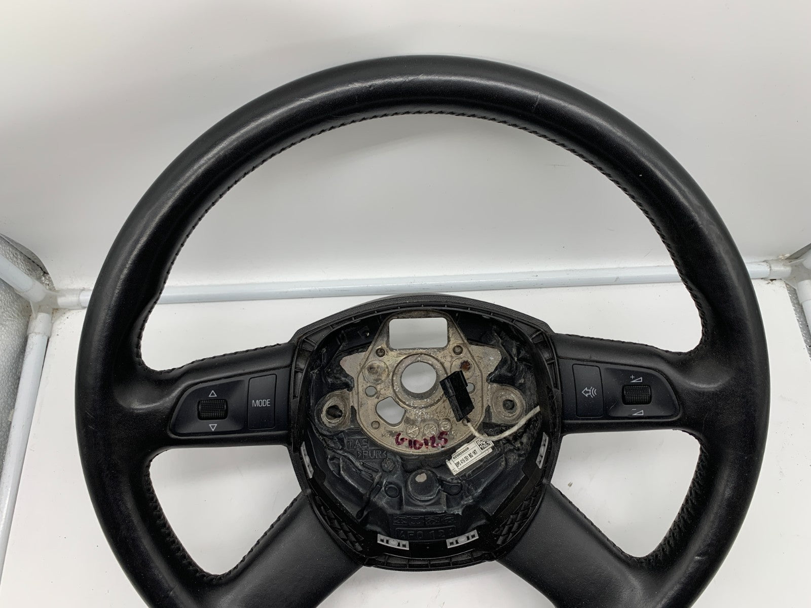 2004-2007 Audi A4 Steering Wheel Assembly Without Airbag OEM C01B09007
