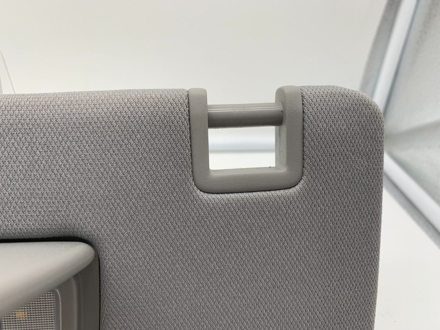 2018-2019 Chevrolet Equinox Driver Sun Visor Illumination Gray OEM A01B22050