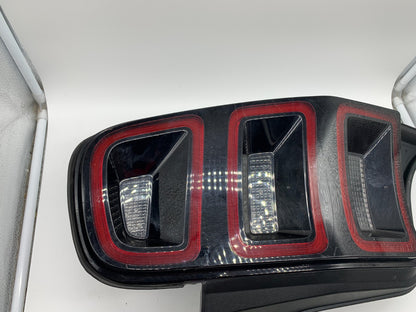 2013-2014 Ford Mustang Passenger Side Tail Light Taillight OEM B02B27013