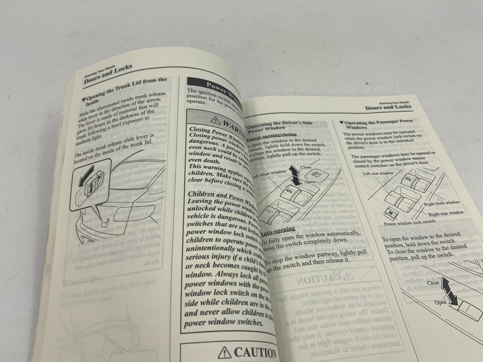 2005 Mazda 3 Owners Manual  Set with Case OEM D04B41053