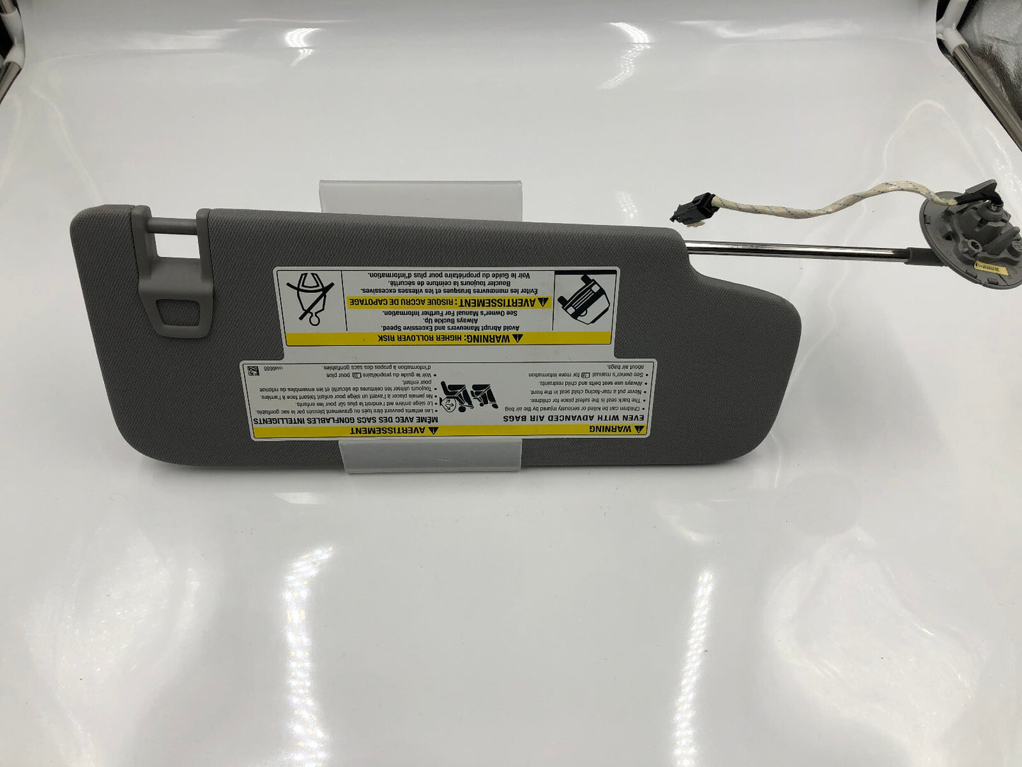 2018-2019 Chevrolet Equinox Driver Sun Visor Gray Illuminated OEM B04B32085