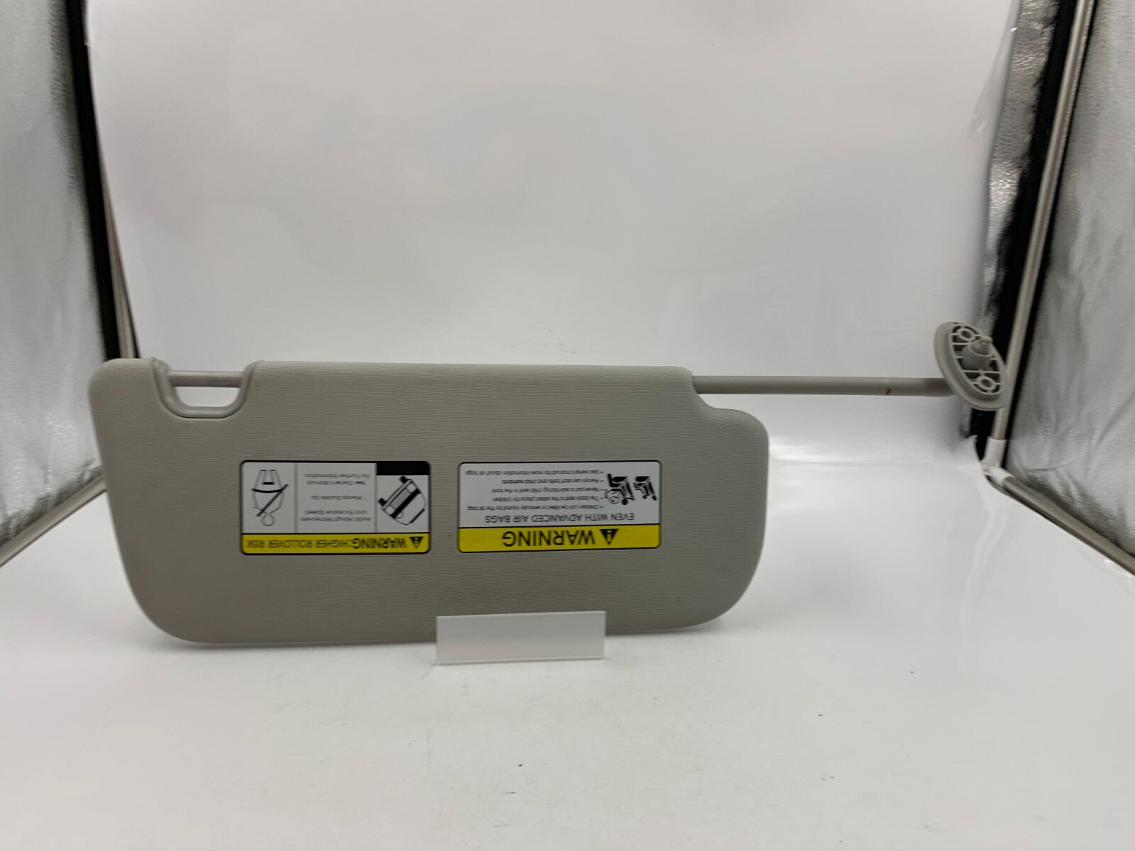 2014-2019 Kia Soul Driver Sun Visor Illuminated Gray OEM E01B25054