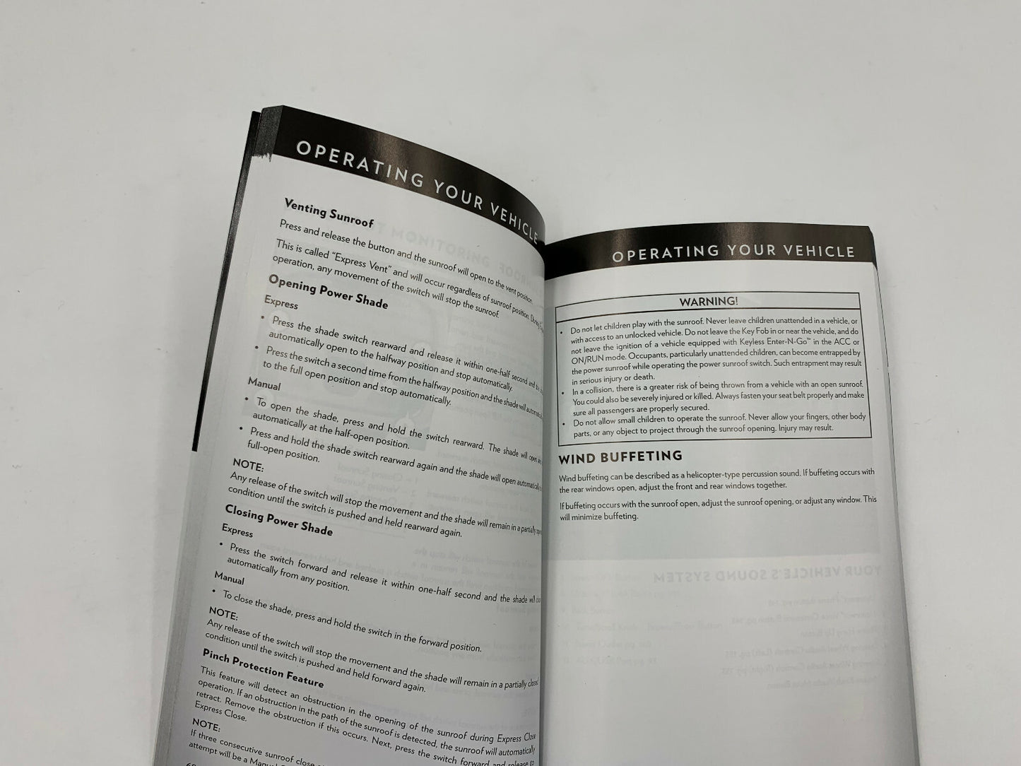 2015 Chrysler 200 Owners Manual with Case OEM C03B68011