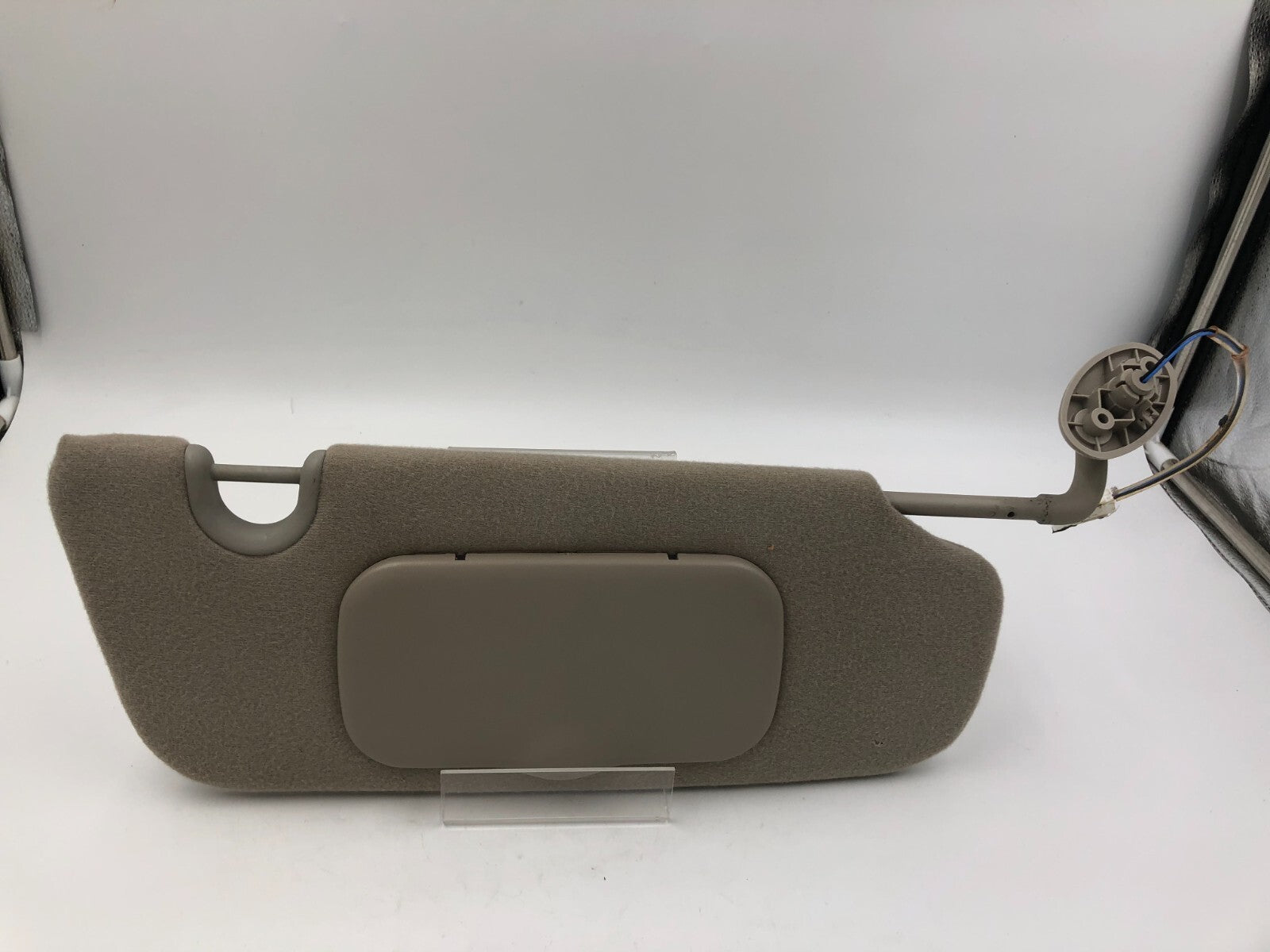 2004-2007 Jeep Liberty Passenger Sun Visor Gray Illuminated OEM C01B17052
