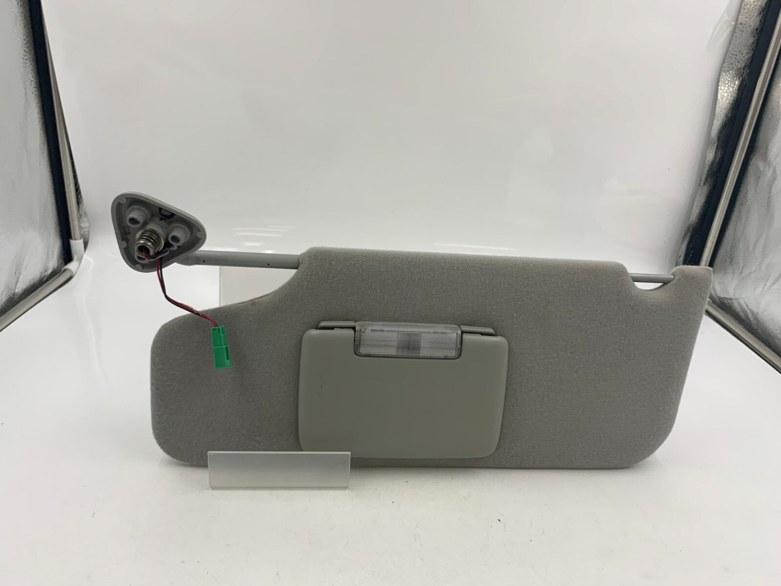 2005-2007 Ford Freestyle Driver Visor Sun Visor Gray Illuminated OEM E03B13050