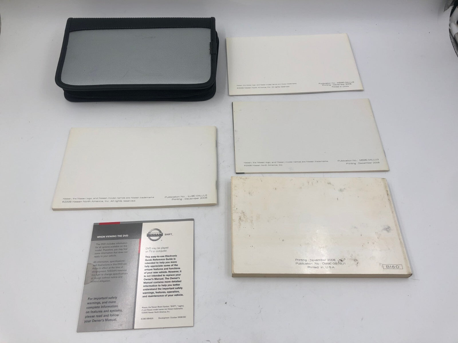 2009 Nissan Sentra Owners Manual Set with Case OEM E01B03008