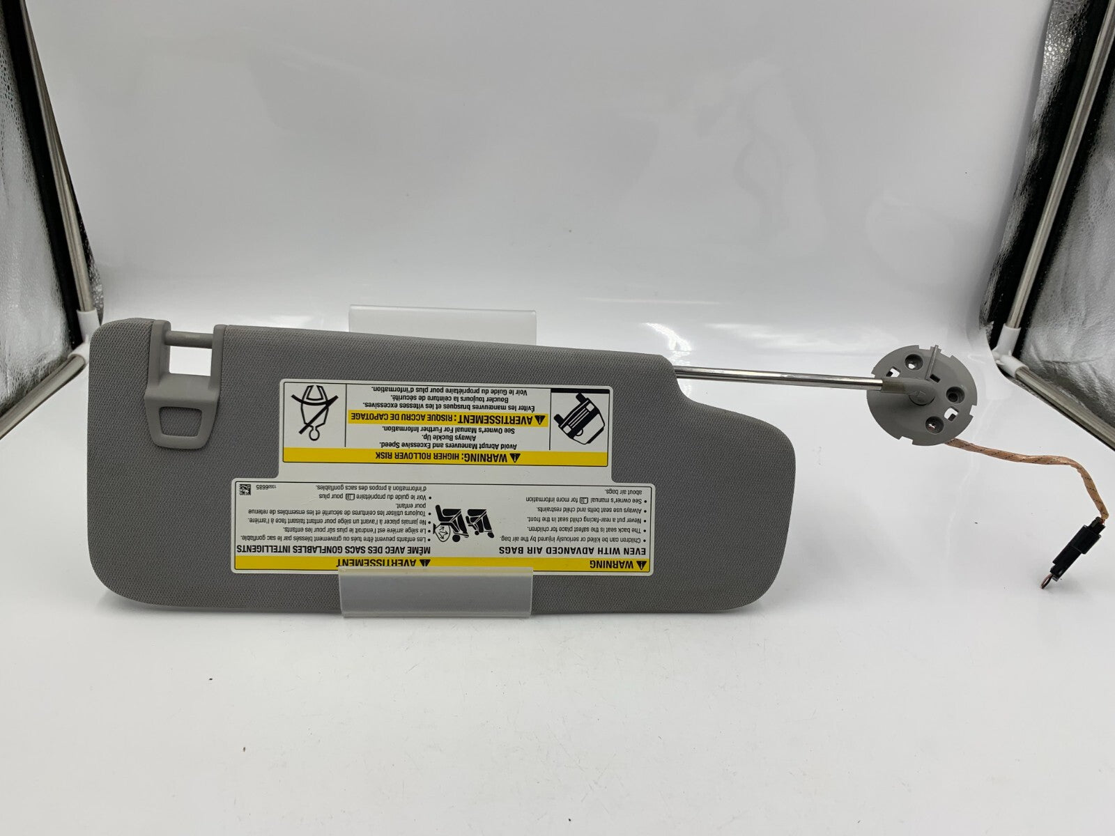 2018-2019 Chevrolet Equinox Driver Sun Visor Illumination Gray OEM A01B48025