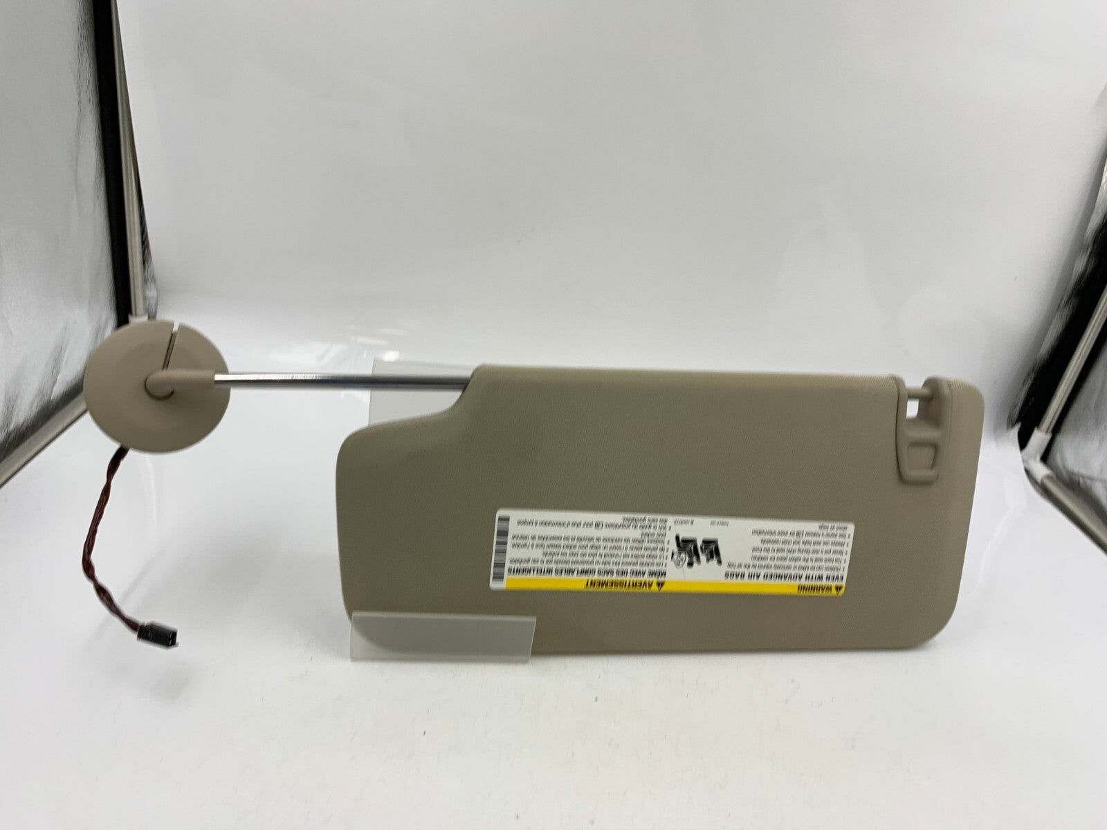 2013-2017 Cadillac XTS Passenger Sun Visor Tan Illuminated OEM E01B36001