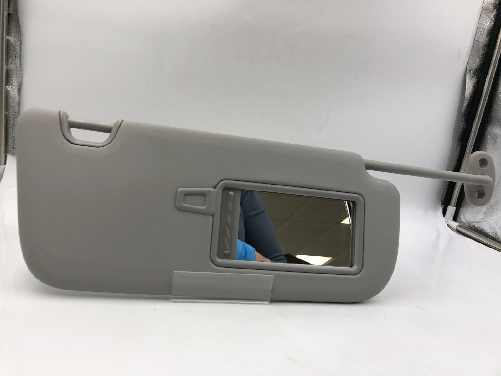 2014-2019 Kia Soul Passenger Sun Visor Gray Illuminated OEM D01B34002