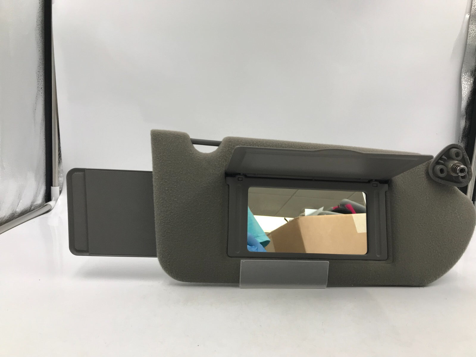 2000-2005 Chevrolet Impala Passenger Sun Visor Gray Illuminated OEM D04B32081