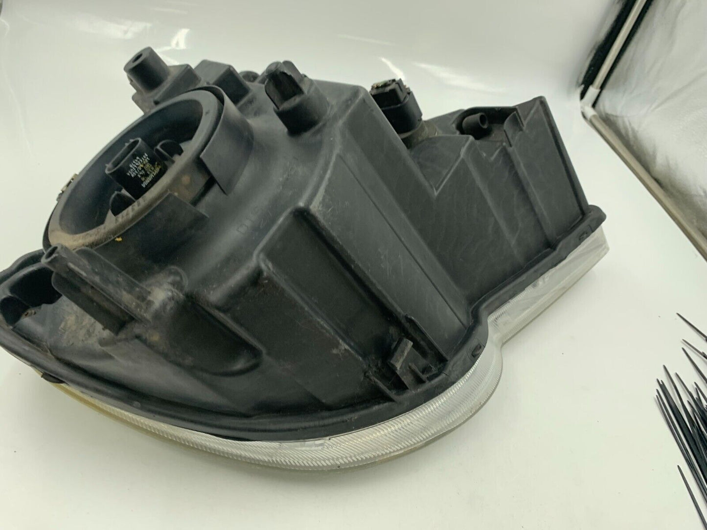 2007-2008 Chrysler Pacifica Driver Side Head Light Headlight OEM D02B57001