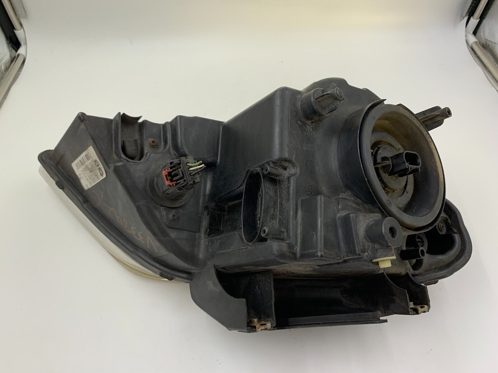 2007-2008 Chrysler Pacifica Driver Side Head Light Headlight OEM D02B57001