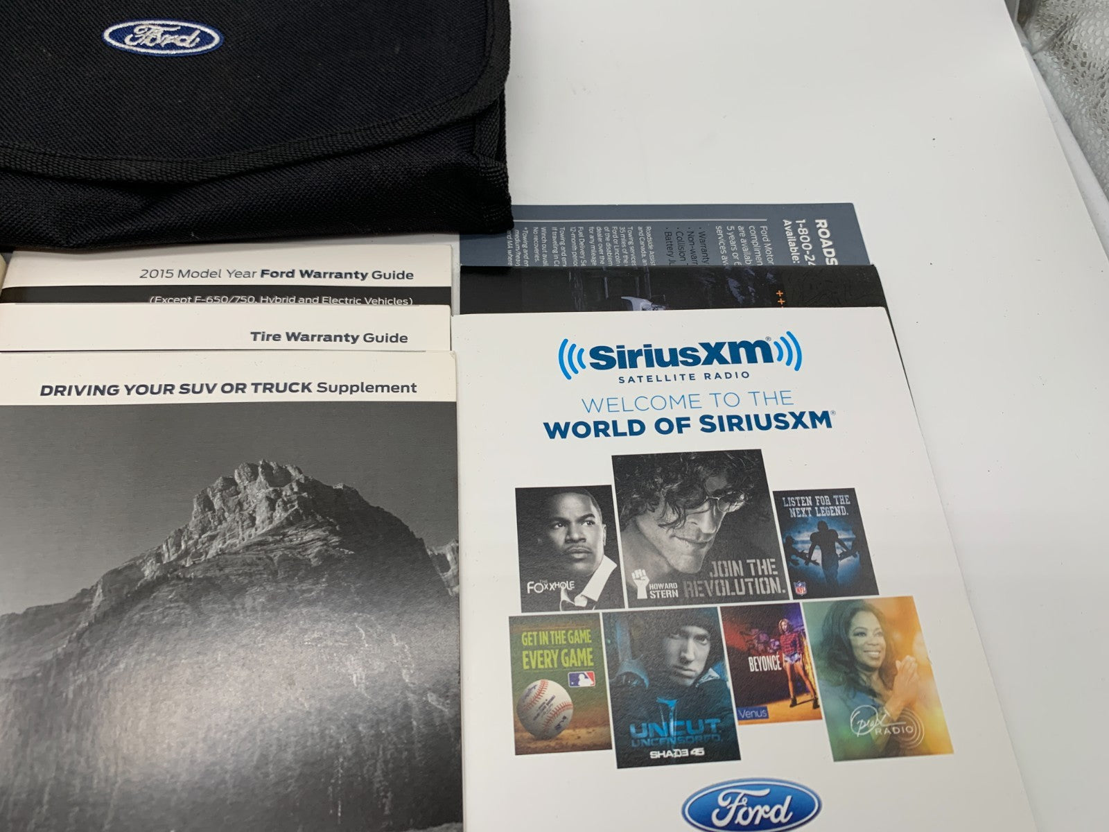 2015 Ford Explorer Owners Manual Set with Case OEM C01B08021