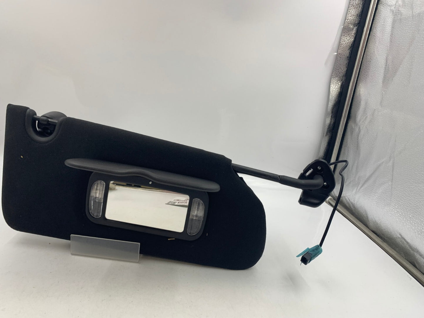 2006-2007 Cadillac DTS Passenger Sun Visor Black Illuminated OEM A01B42027