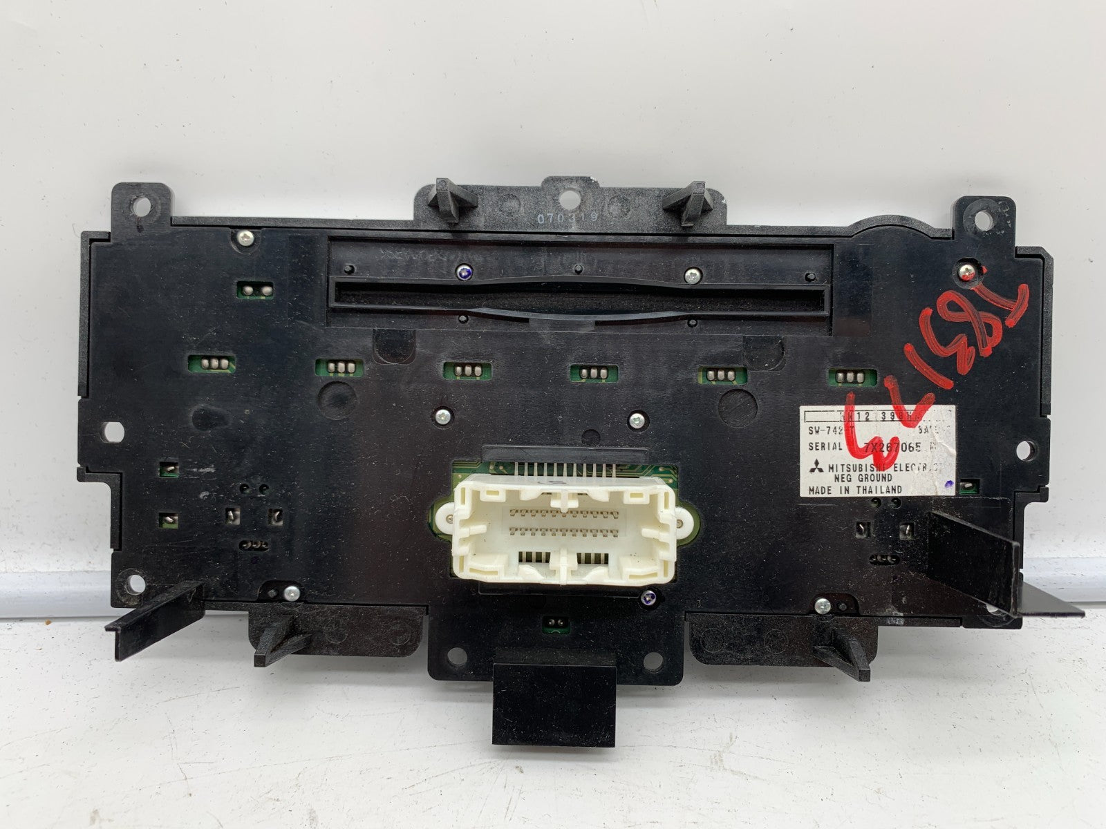 2009 Mitsubishi Eclipse Radio Receiver Faceplate Control Panel OEM A04B02015