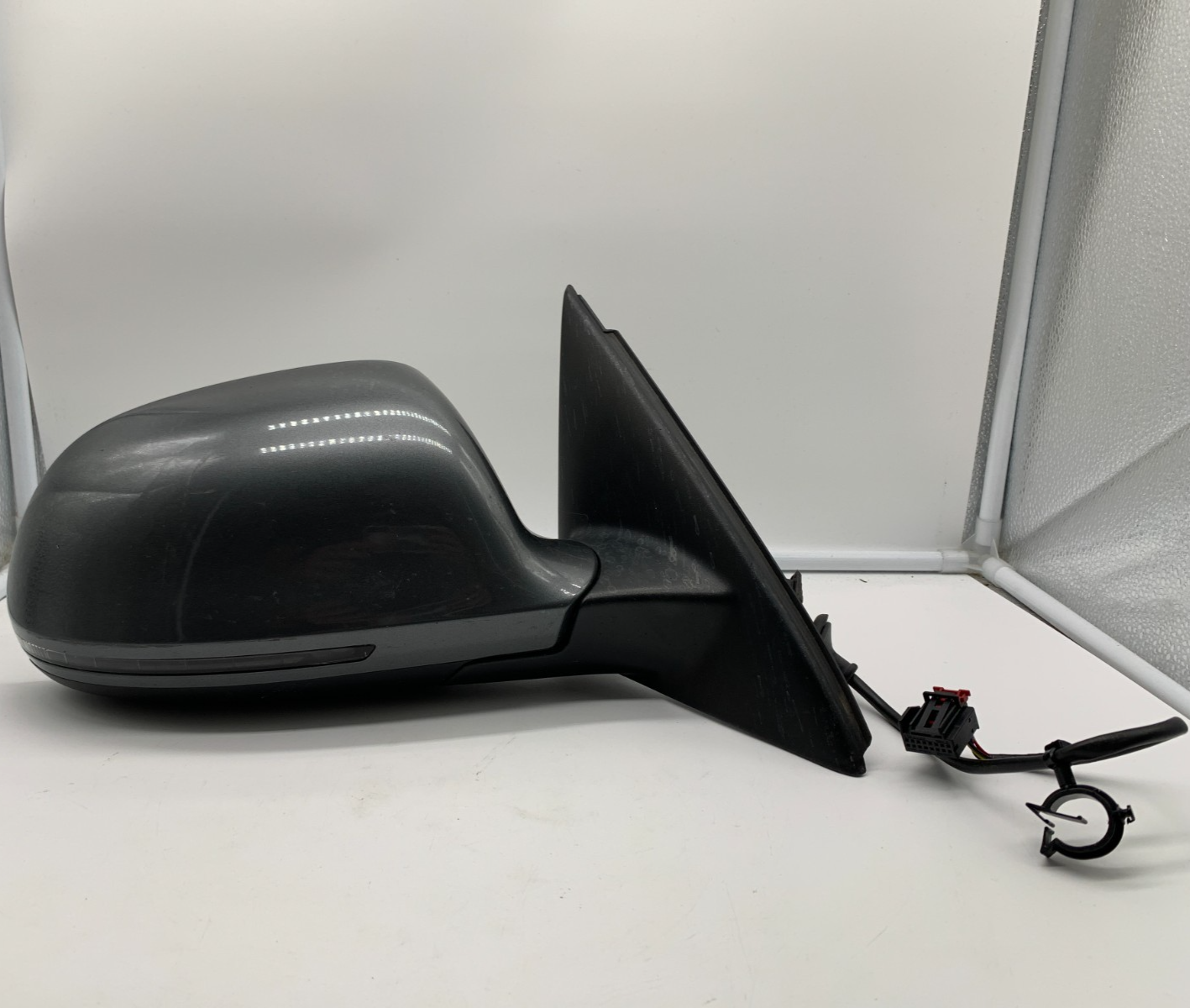 2015-2018 Audi Q3 Passenger Side View Power Door Mirror Gray OEM C01B15004