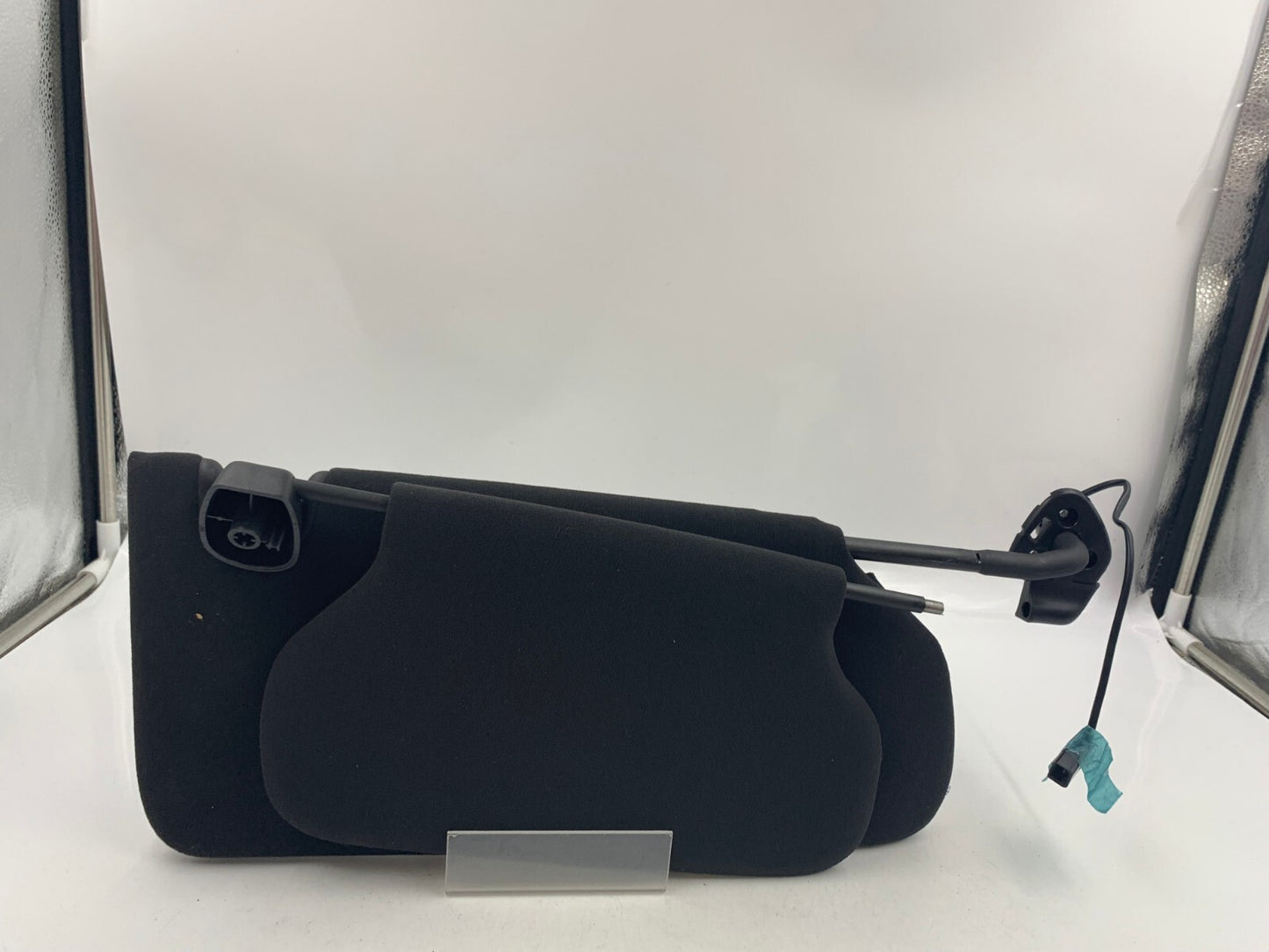 2006-2007 Cadillac DTS Passenger Sun Visor Black Illuminated OEM A01B42027