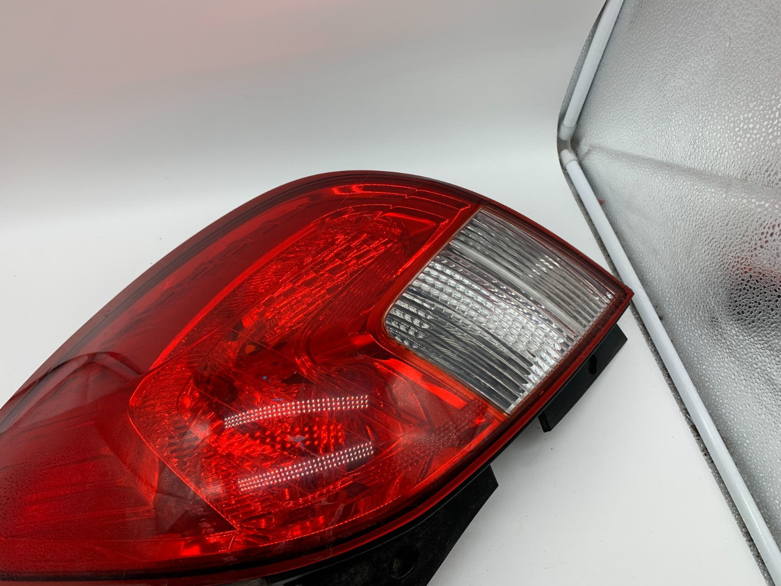 2013-2015 Chevrolet Captiva Sport Passenger Side Tail Light OEM C02B07001