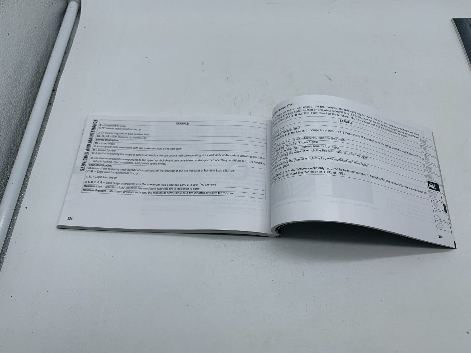 2020 Jeep Cherokee Owners Manual Set OEM D03B67012