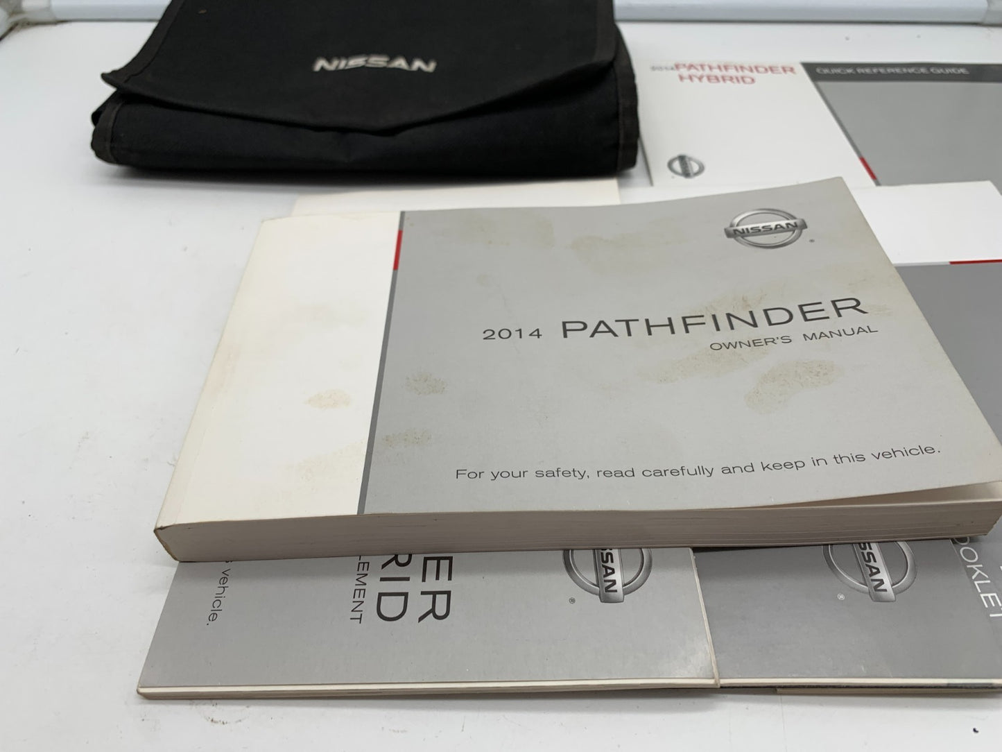 2014 Nissan Pathfinder Owners Manual Set with Case OEM