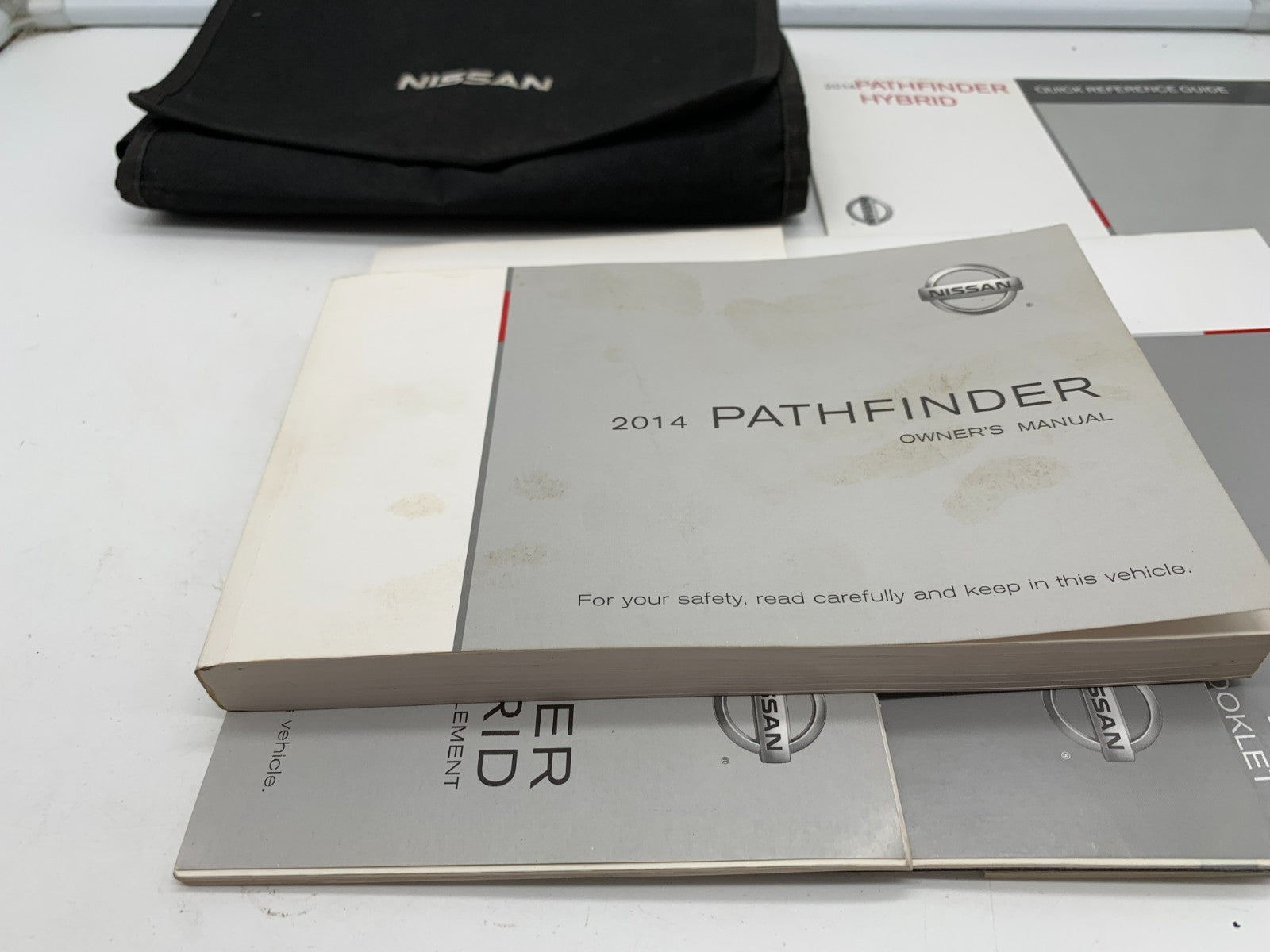 2014 Nissan Pathfinder Owners Manual Set with Case OEM