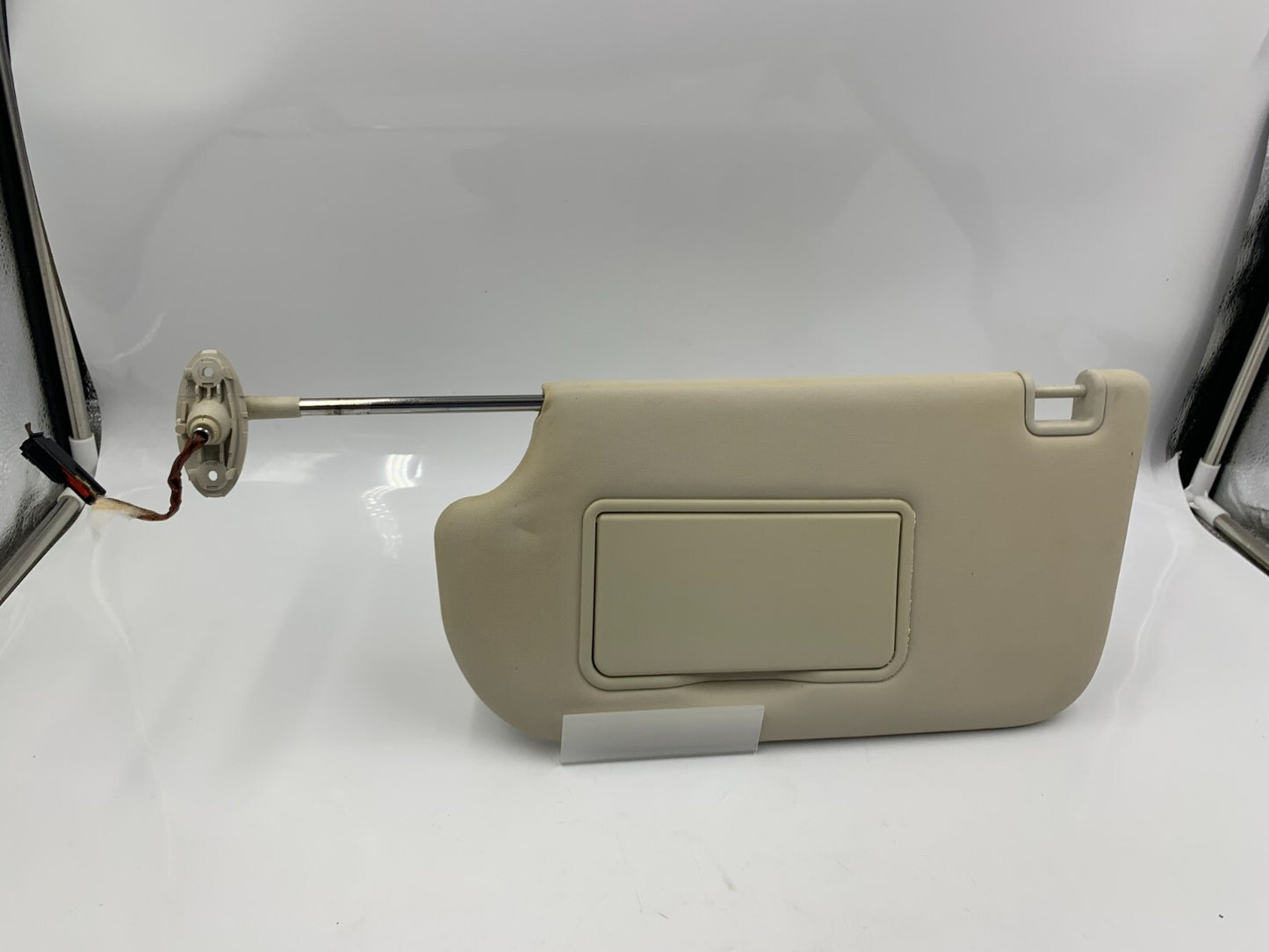 2013-2018 Ford Focus Driver Sun Visor Ivory Illuminated OEM E01B07020