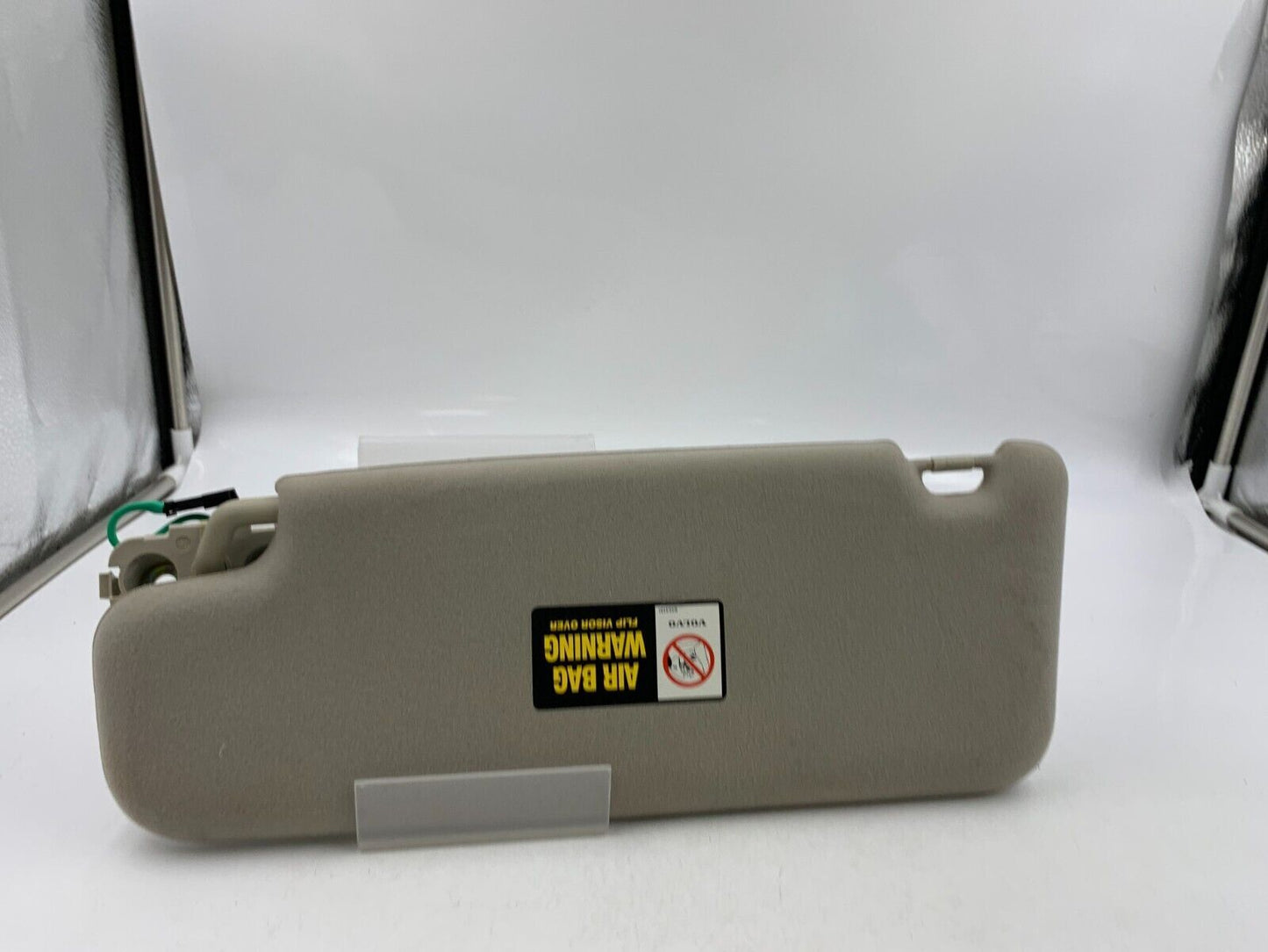 2000-2005 Volvo S80 Passenger Sun Visor Beige Illuminated OEM D04B57008