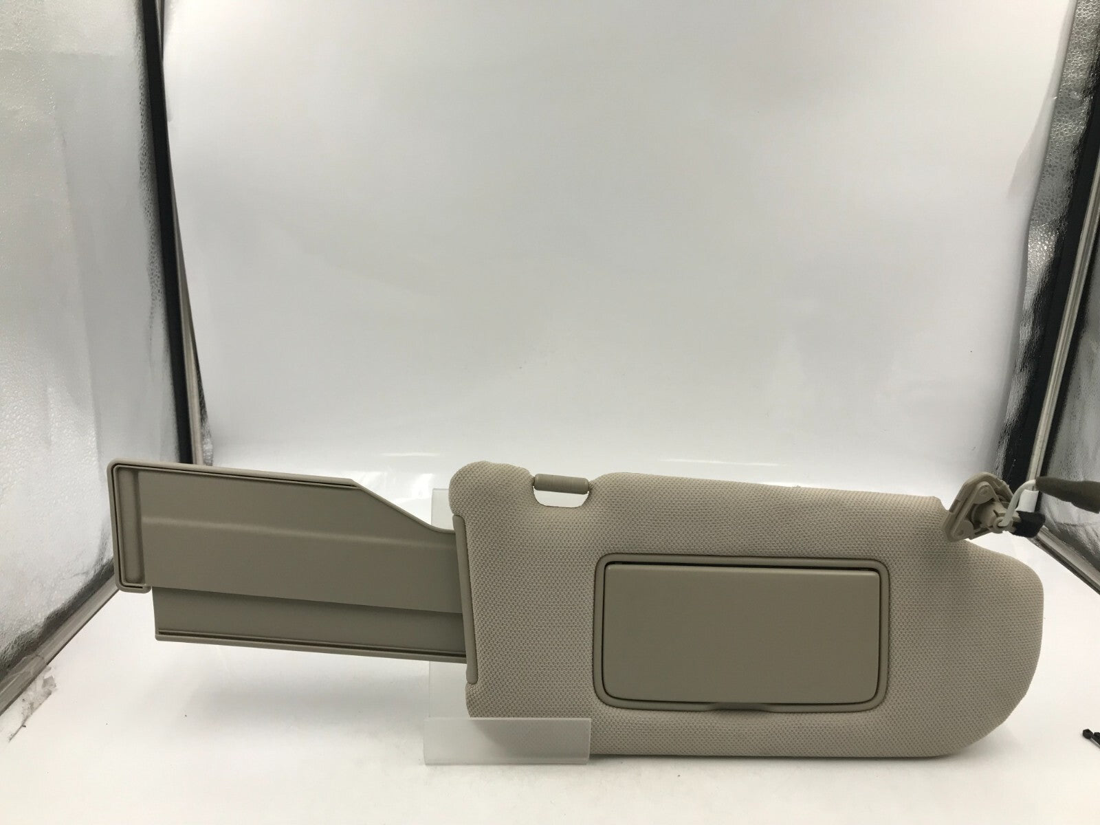 2006-2010 Infinti M35 Passenger Sun Visor Gray Illuminated OEM C04B48013