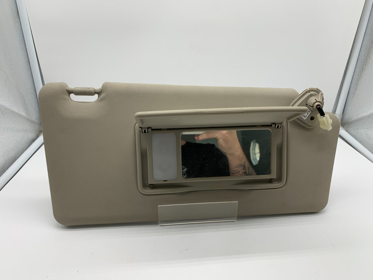 2008-2015 Nissan Rogue Passenger Visor Sunvisor Beige Illumination OEM C02B23063