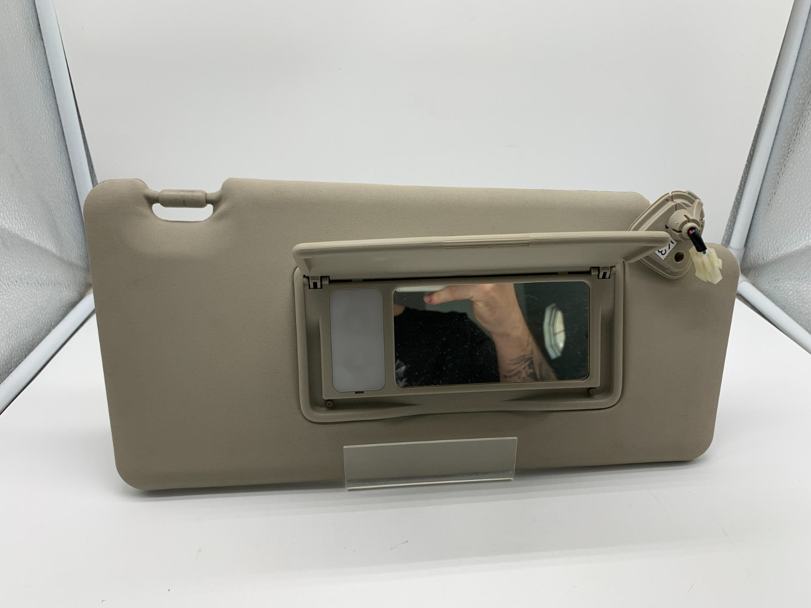 2008-2015 Nissan Rogue Passenger Visor Sunvisor Beige Illumination OEM C02B23063