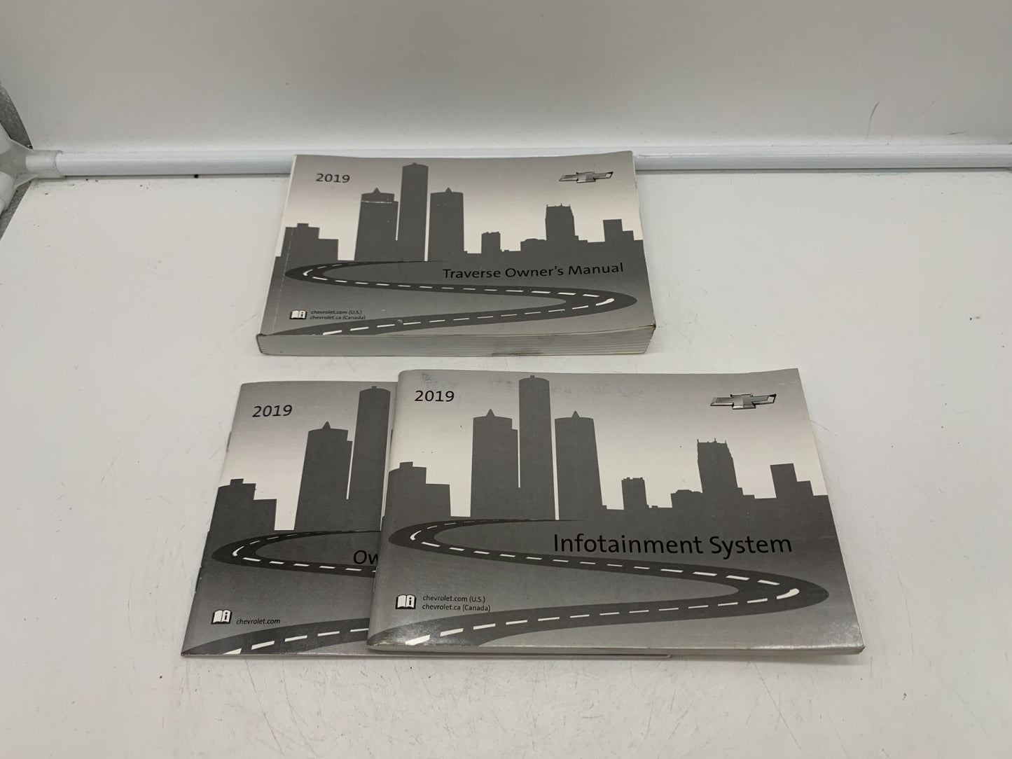 2019 Chevy Traverse Owners Manual Set OEM A01B13003