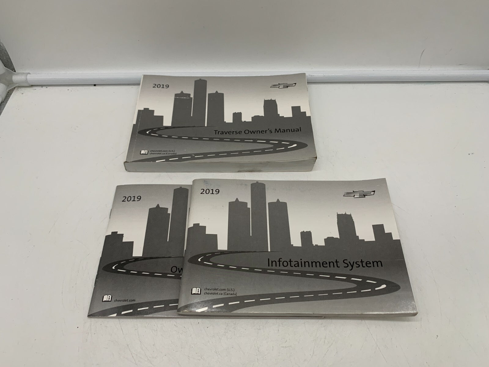 2019 Chevy Traverse Owners Manual Set OEM A01B13003