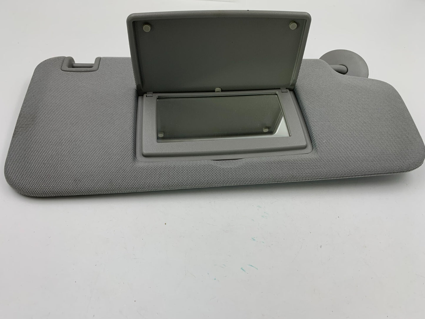 2017-2020 Chevrolet Trax Passenger Sun Visor Gray OEM D03B36051