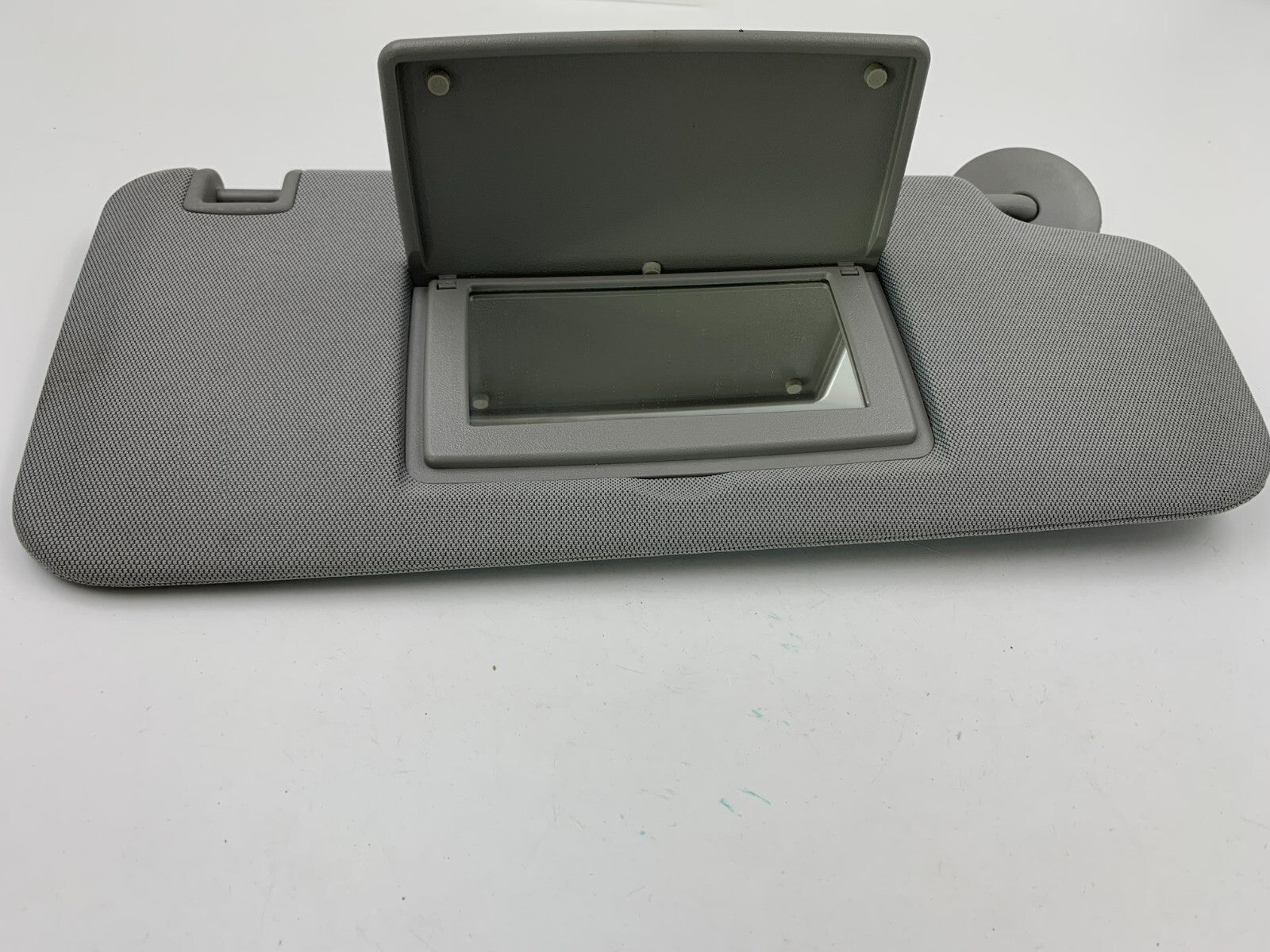 2017-2020 Chevrolet Trax Passenger Sun Visor Gray OEM D03B36051