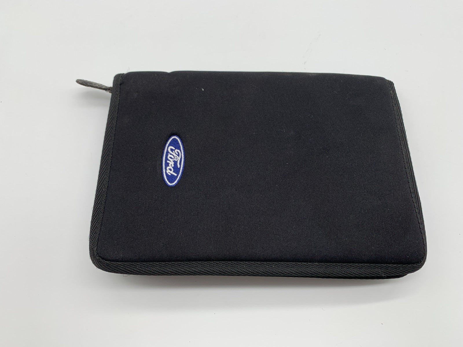 2003 Ford Focus Owners Manual Set with Case OEM B04B04071