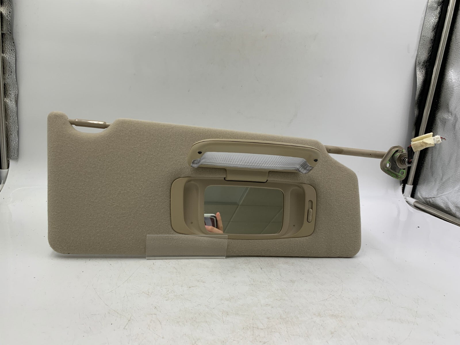 2005-2012 Toyota Avalon Passenger Sun Visor Beige Illuminated OEM B03B04003