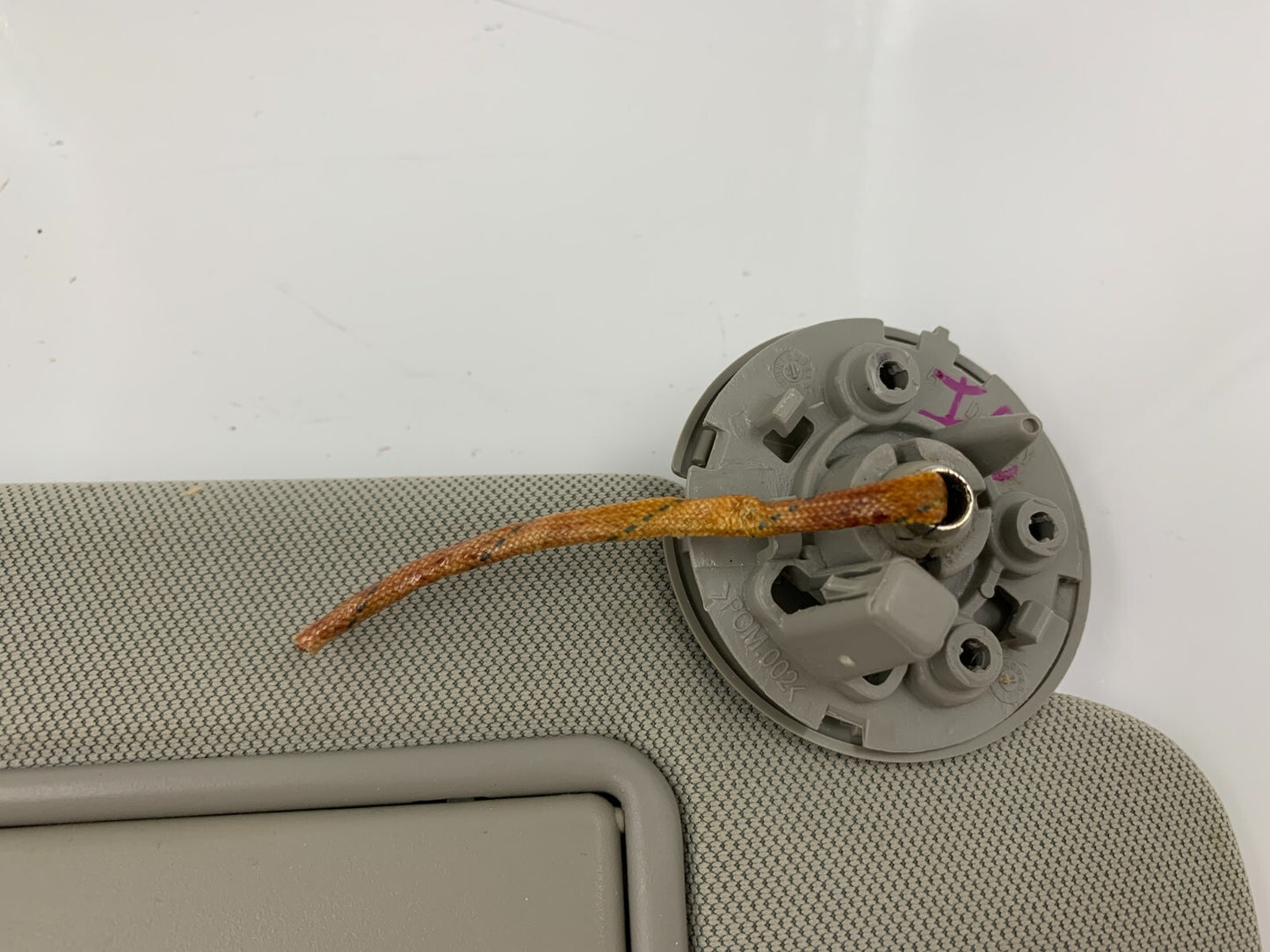 2013-2016 Chevrolet Malibu Passenger Sun Visor Gray Illuminated OEM C03B09084