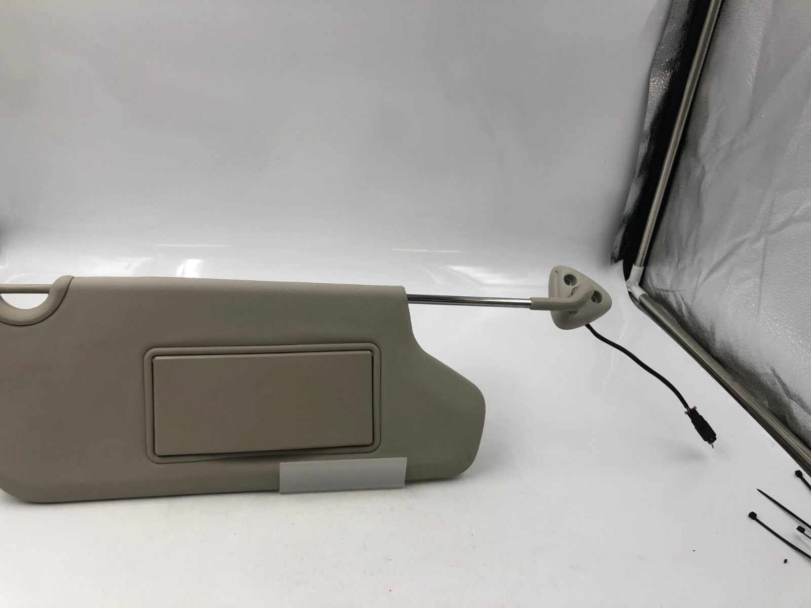 2011-2020 Dodge Journey Passenger Sun Visor Sunvisor Ivory Illuminated B01B21003
