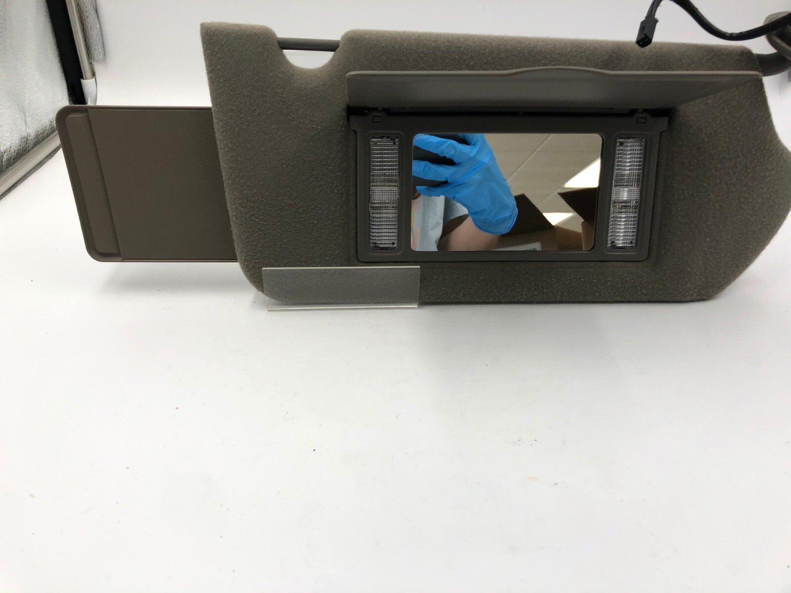 2000-2005 Chevrolet Impala Passenger Sun Visor Gray Illumination OEM A04B12030