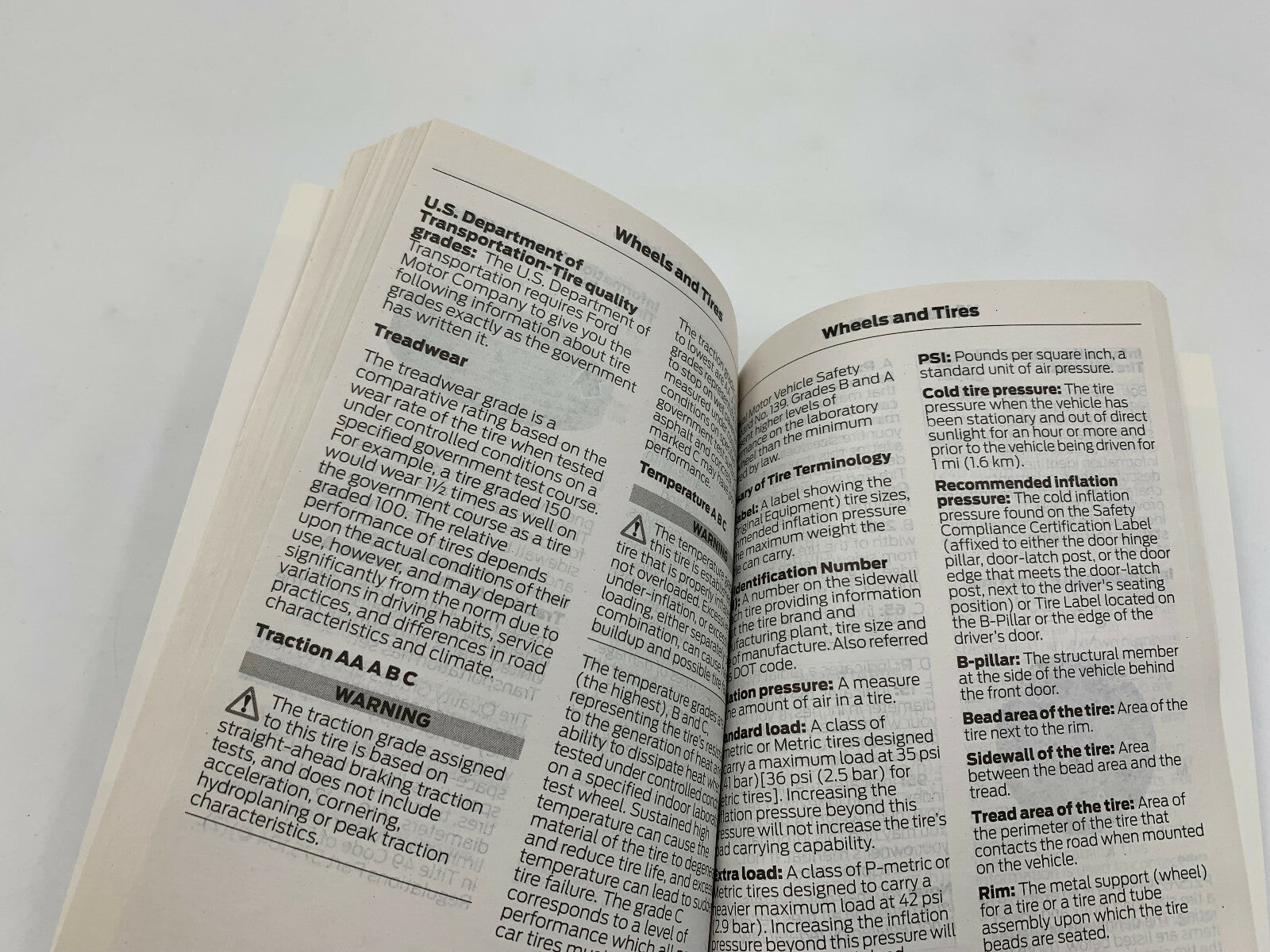 2016 Ford Focus Owners Manual Set with Case OEM C02B26031