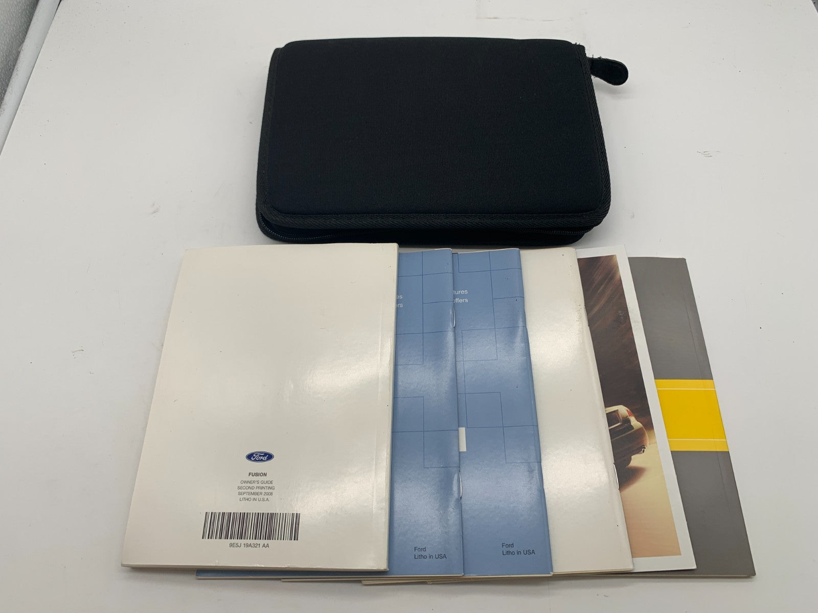 2009 Ford Fusion Owners Manual Set with Case OEM B03B12061